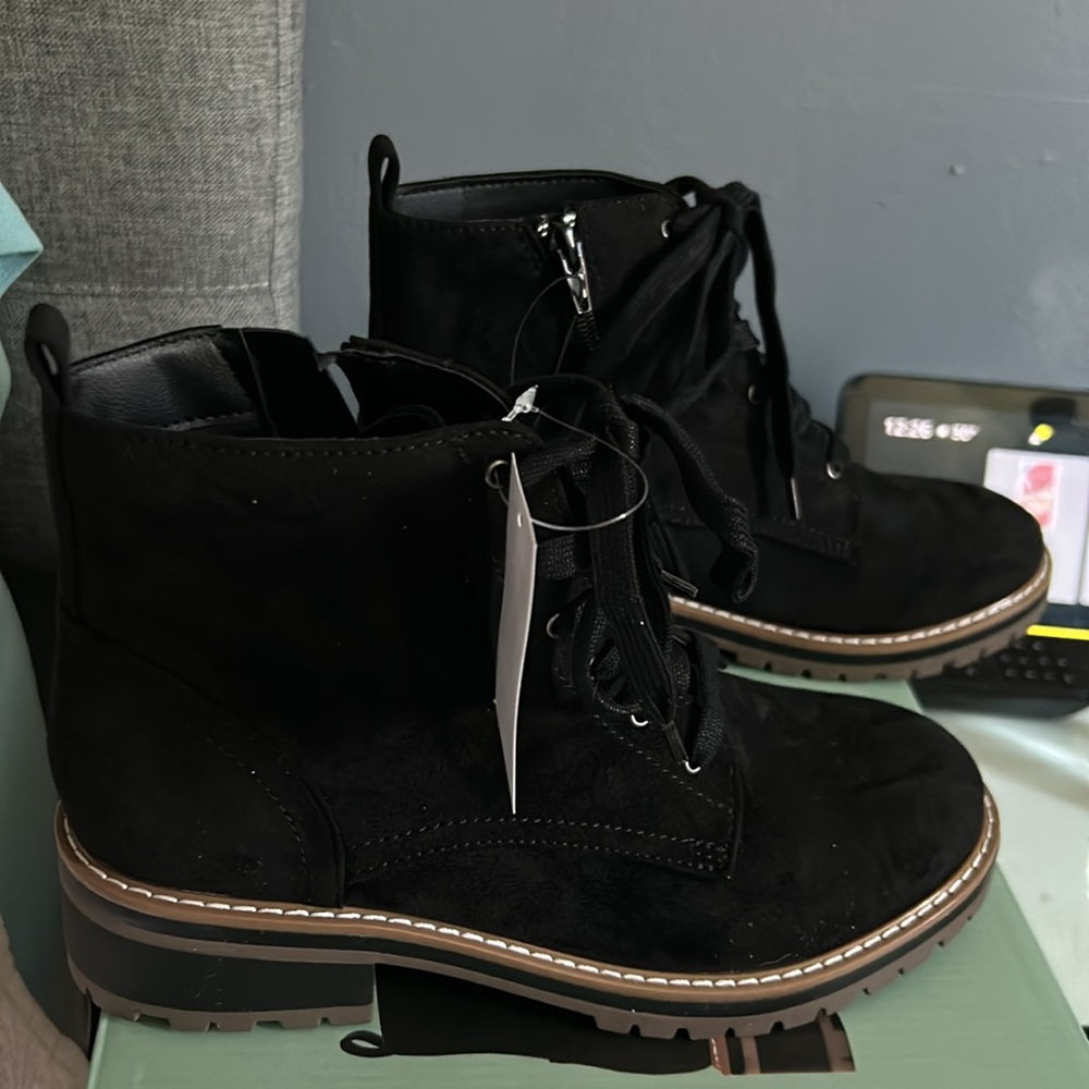 NWT and BOX.   Kensie side zip booties